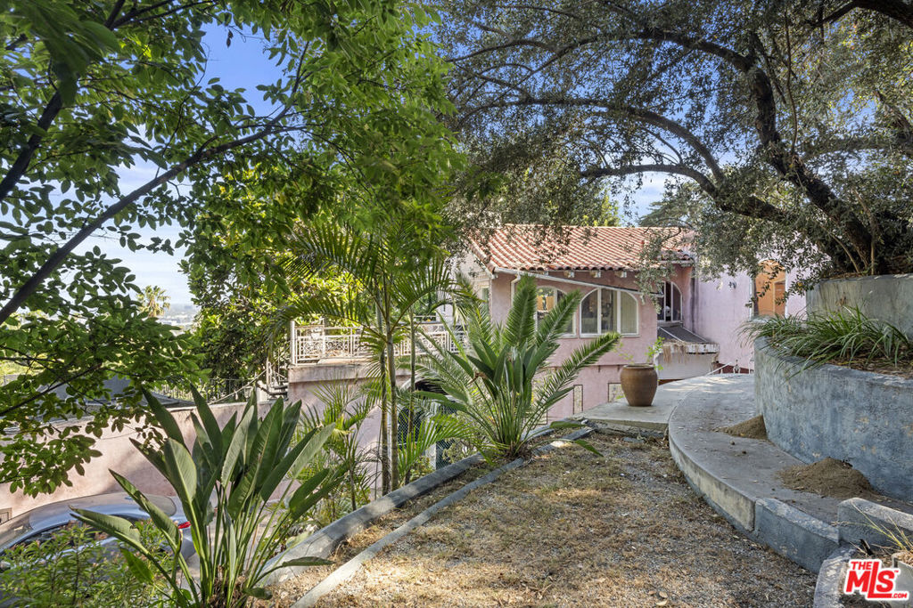 1830 N Sierra Bonita Avenue Property Photo 14