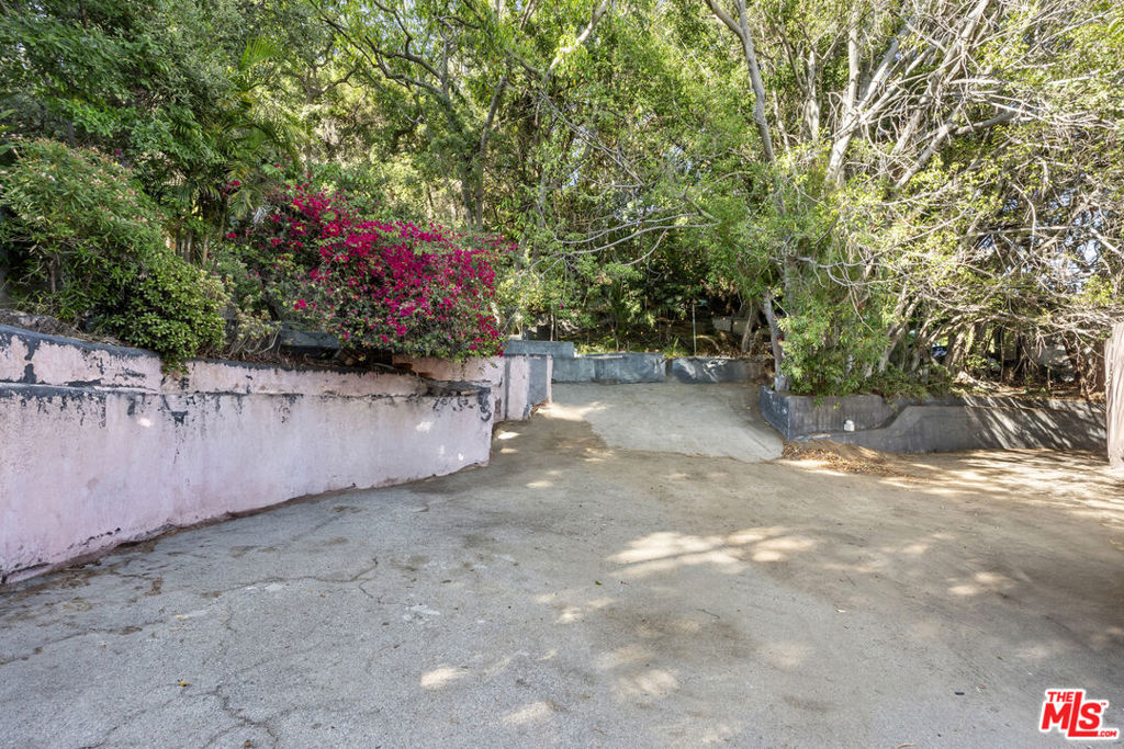 1830 N Sierra Bonita Avenue Property Photo 15