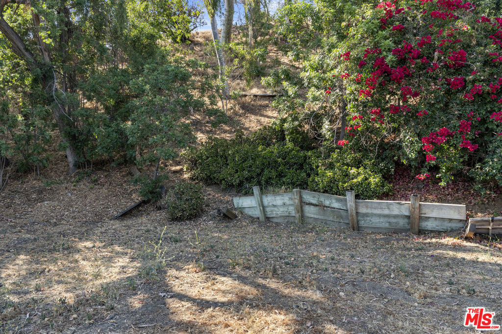 1830 N Sierra Bonita Avenue Property Photo 23