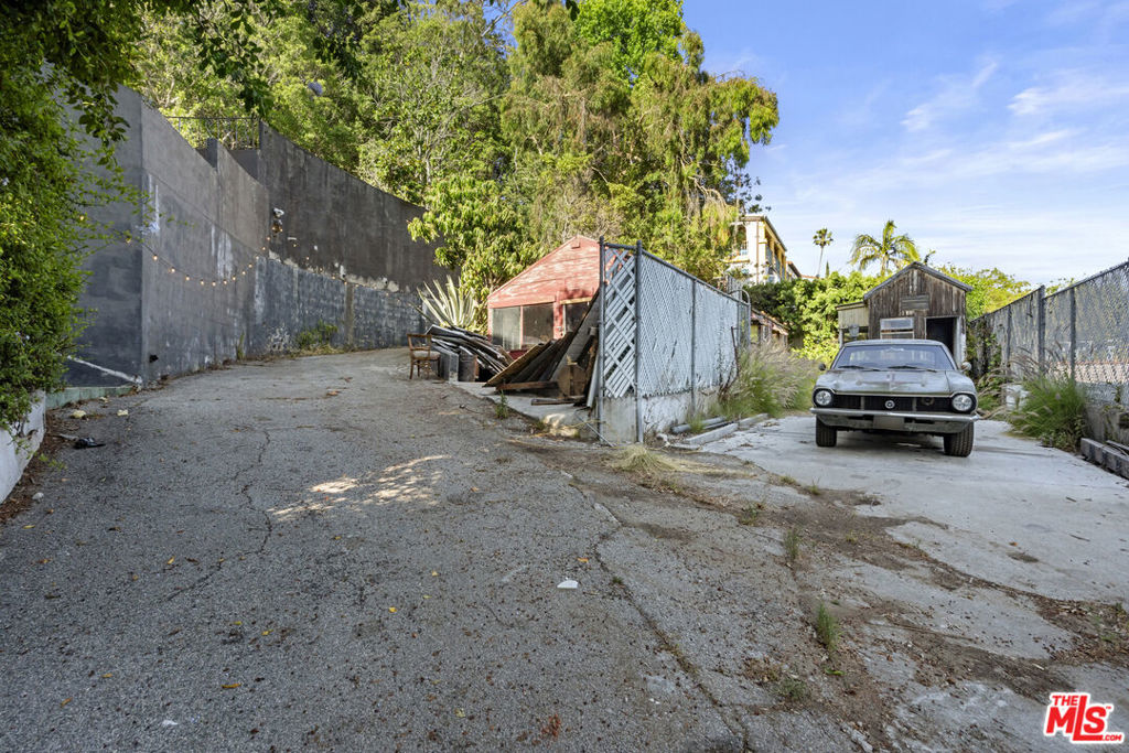 1830 N Sierra Bonita Avenue Property Photo 30