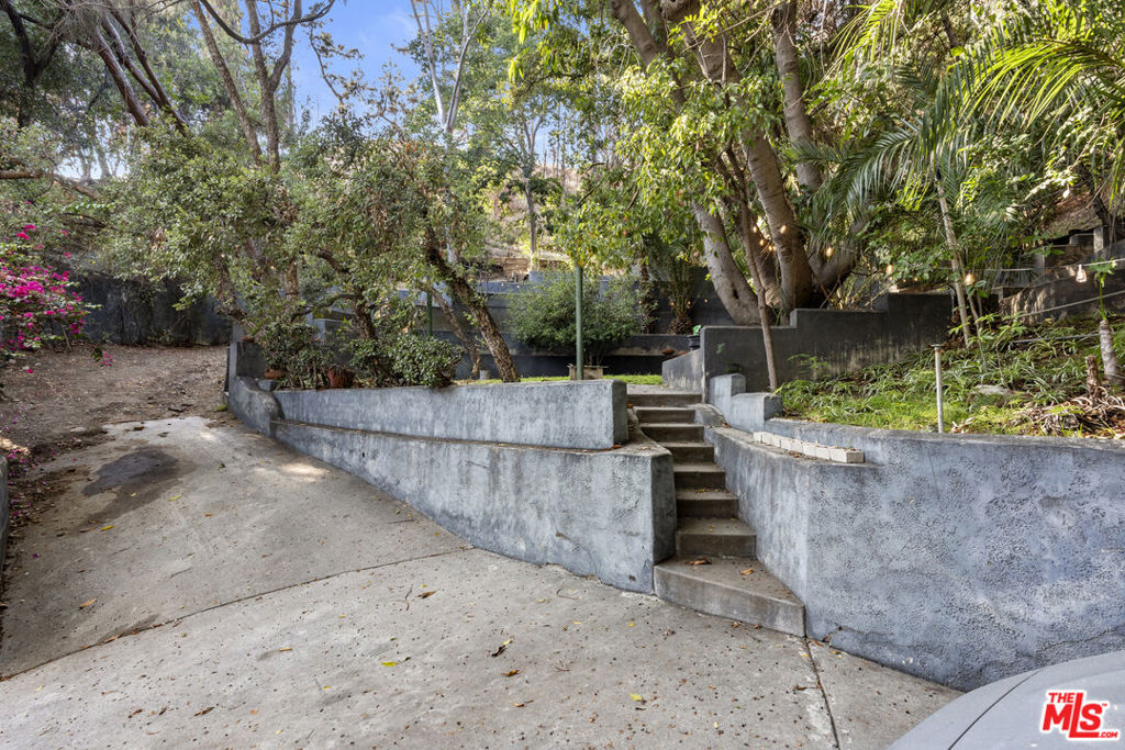 1830 N Sierra Bonita Avenue Property Photo 31