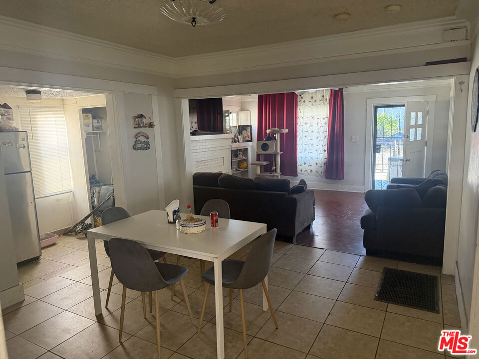 213 W 83rd Street Property Photo 10