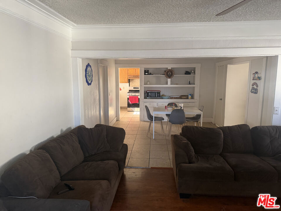 213 W 83rd Street Property Photo 14