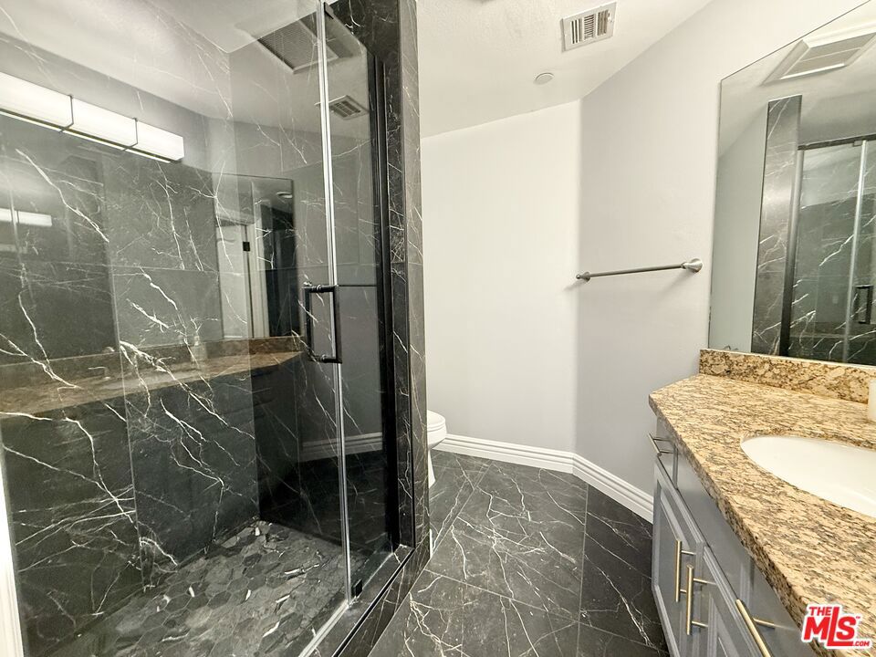 1135 Rexford Dr 102 Property Photo 16