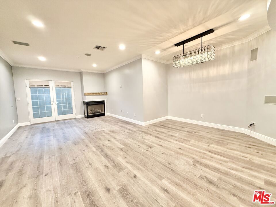 1135 Rexford Dr 102 Property Photo 17