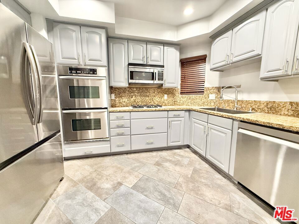 1135 Rexford Dr 102 Property Photo 18