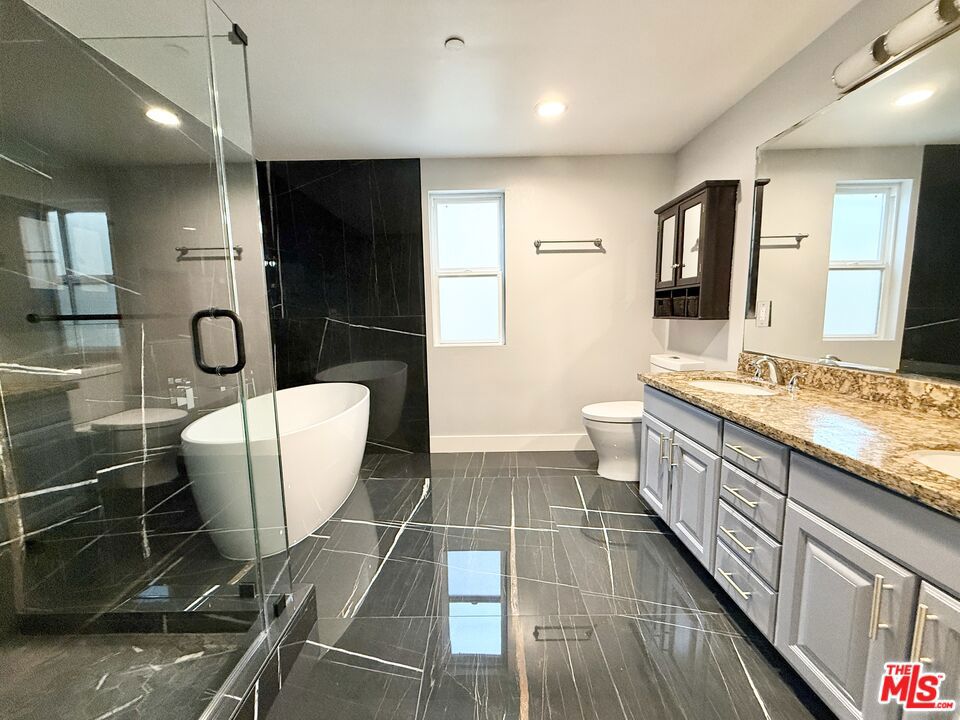 1135 Rexford Dr 102 Property Photo 22