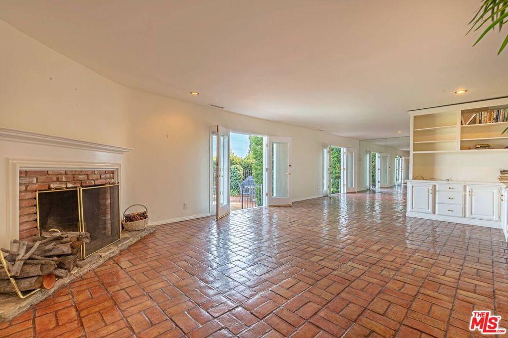 7815 Mulholland Property Photo 4