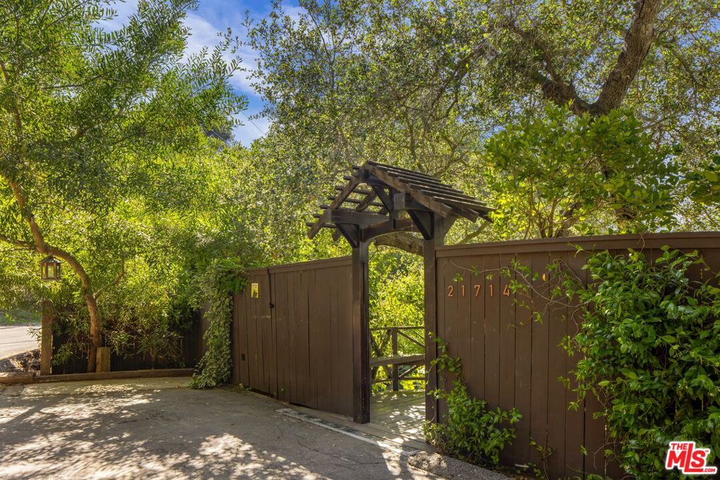 21714 Encina Road Property Photo 2