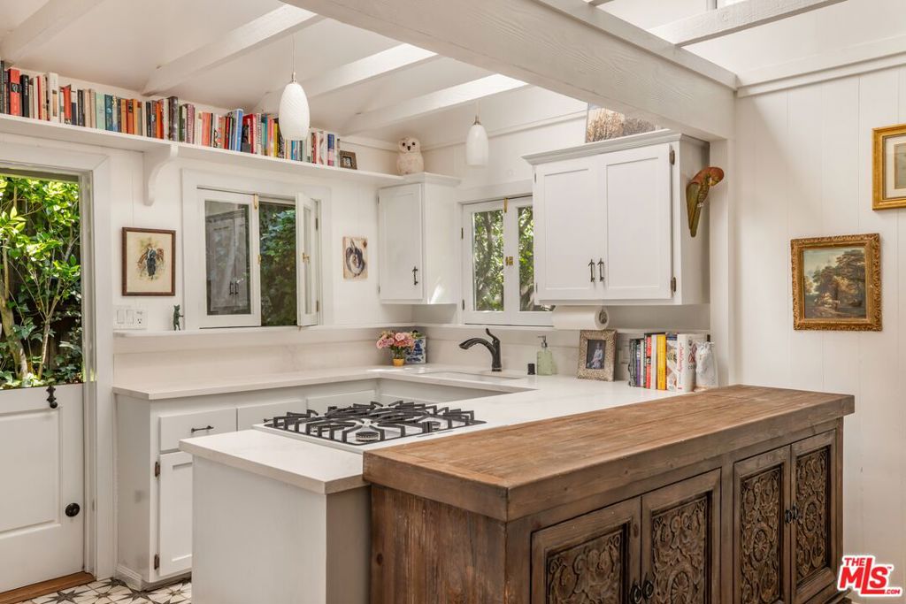 21714 Encina Road Property Photo 6