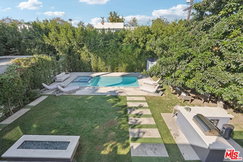 731 N Curson Avenue Property Photo 3