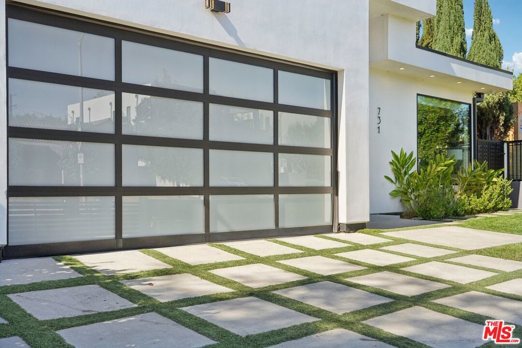 731 N Curson Avenue Property Photo 9