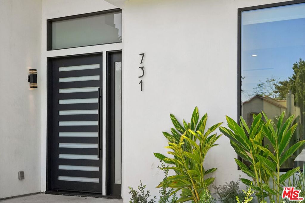 731 N Curson Avenue Property Photo 10
