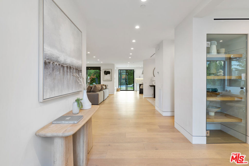 731 N Curson Avenue Property Photo 11