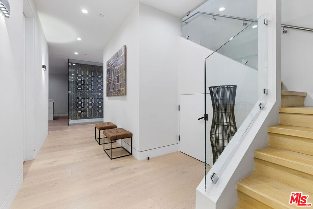 731 N Curson Avenue Property Photo 29