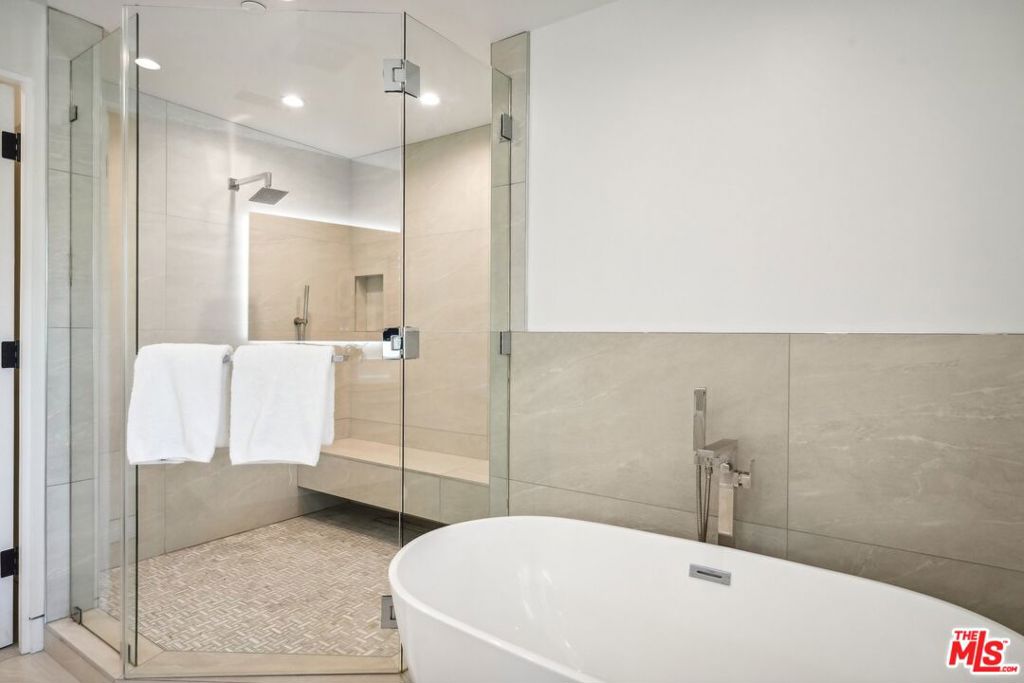 731 N Curson Avenue Property Photo 36