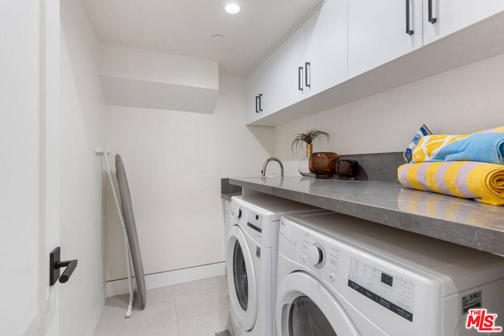 731 N Curson Avenue Property Photo 62