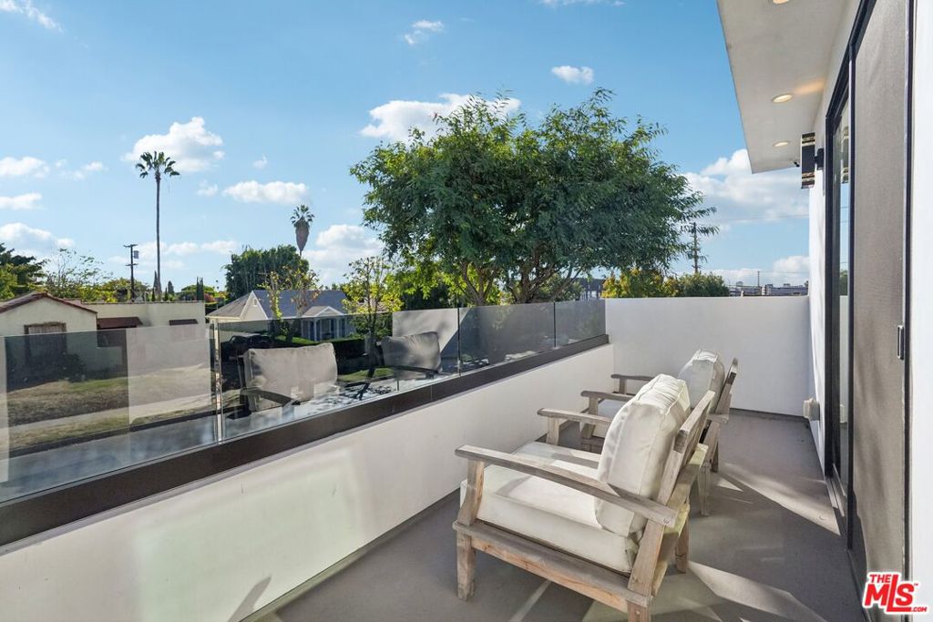 731 N Curson Avenue Property Photo 68