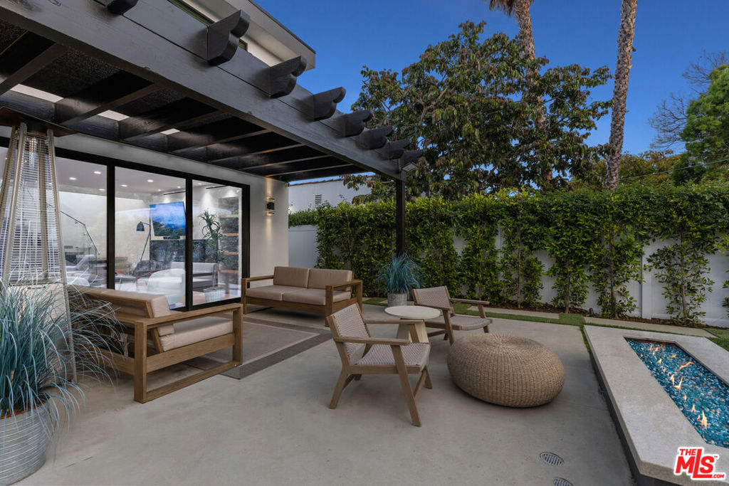 731 N Curson Avenue Property Photo 71
