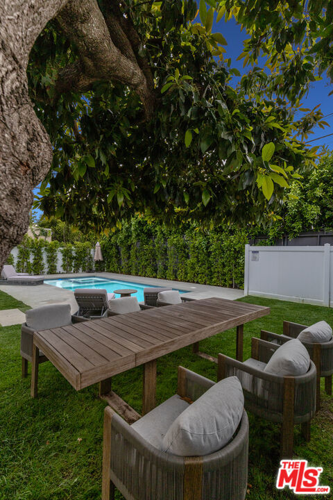 731 N Curson Avenue Property Photo 72