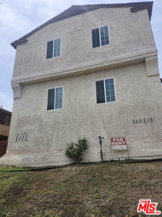 8261 Crenshaw Drive Property Photo 1