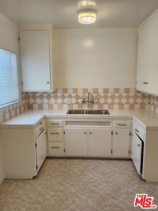 8261 Crenshaw Drive Property Photo 3