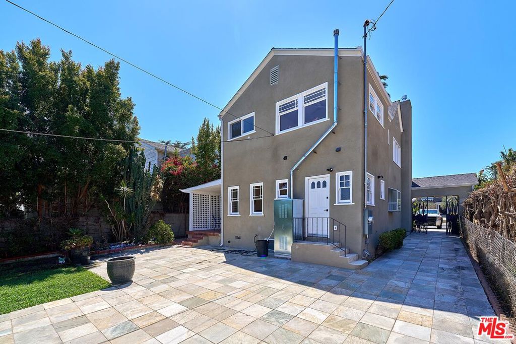 916 S Victoria Avenue Property Photo 37