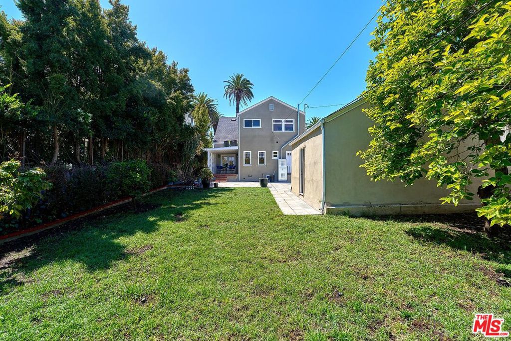 916 S Victoria Avenue Property Photo 40