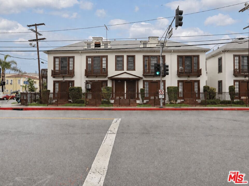 2142 S Oak Street Property Photo 6