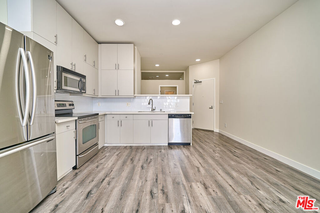 3810 Wilshire Boulevard 1001 Property Photo 14
