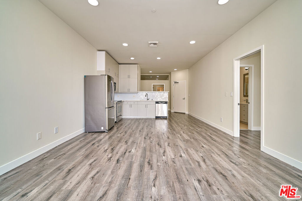 3810 Wilshire Boulevard 1001 Property Photo 17