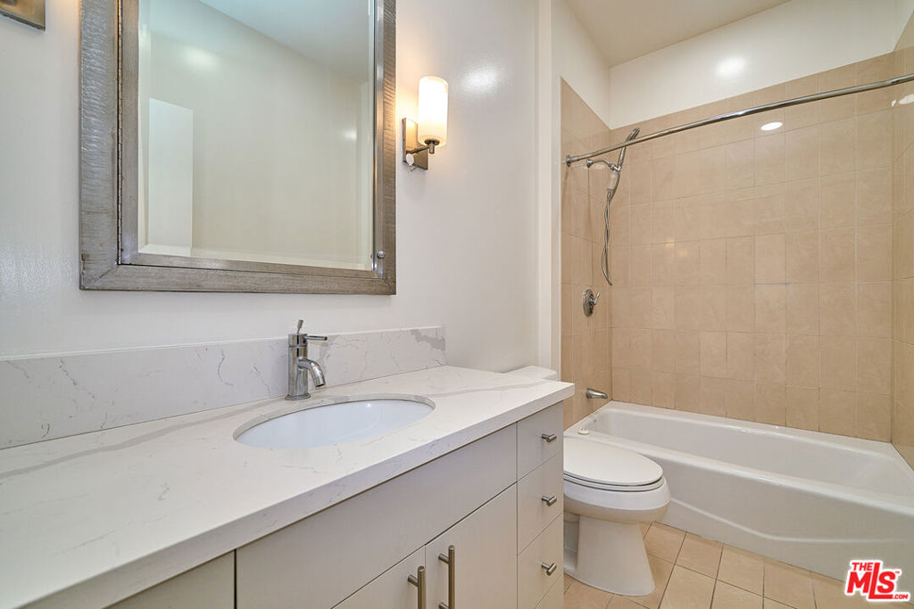 3810 Wilshire Boulevard 1001 Property Photo 25