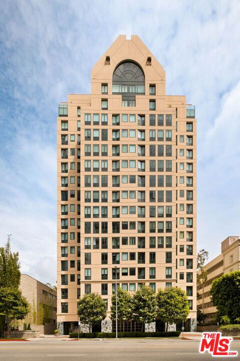 10520 Wilshire Boulevard 303 Property Photo 2