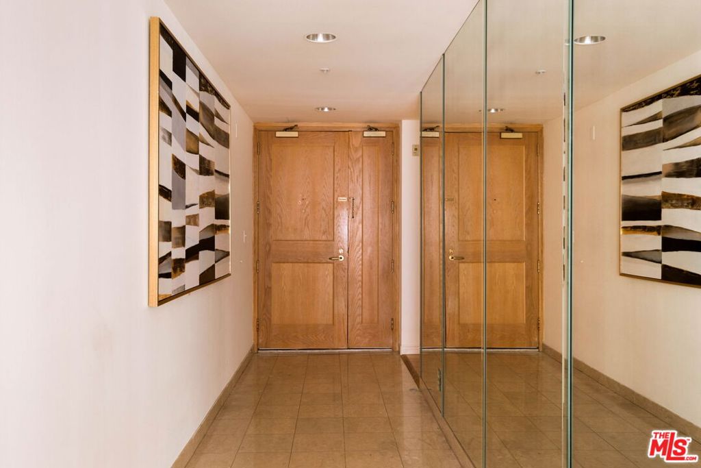 10520 Wilshire Boulevard 303 Property Photo 4