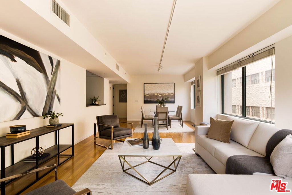 10520 Wilshire Boulevard 303 Property Photo 6