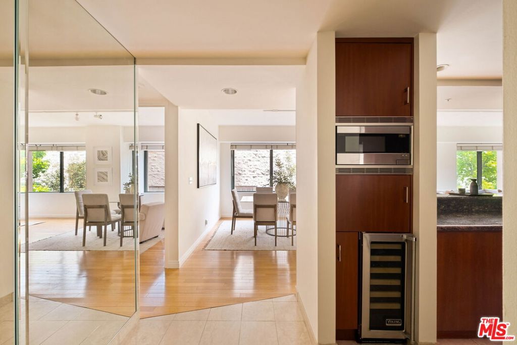 10520 Wilshire Boulevard 303 Property Photo 8