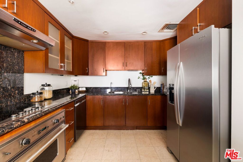 10520 Wilshire Boulevard 303 Property Photo 10