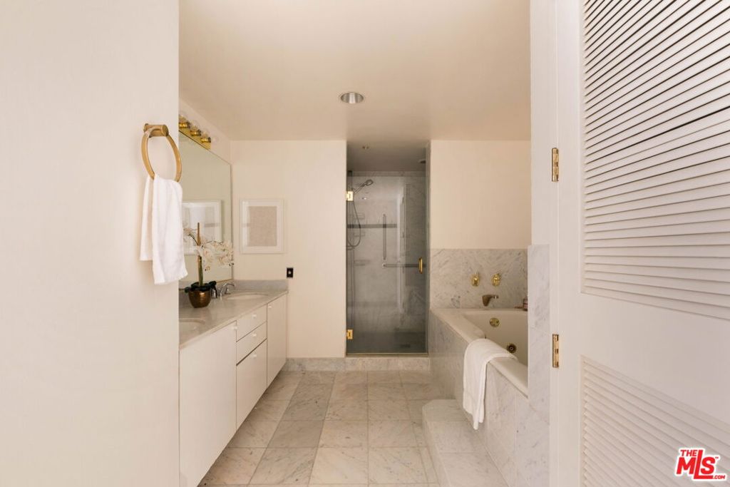 10520 Wilshire Boulevard 303 Property Photo 13