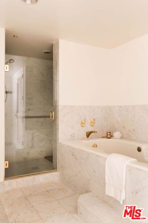 10520 Wilshire Boulevard 303 Property Photo 14