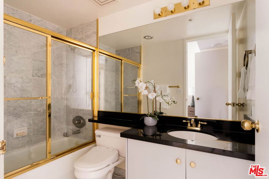 10520 Wilshire Boulevard 303 Property Photo 16