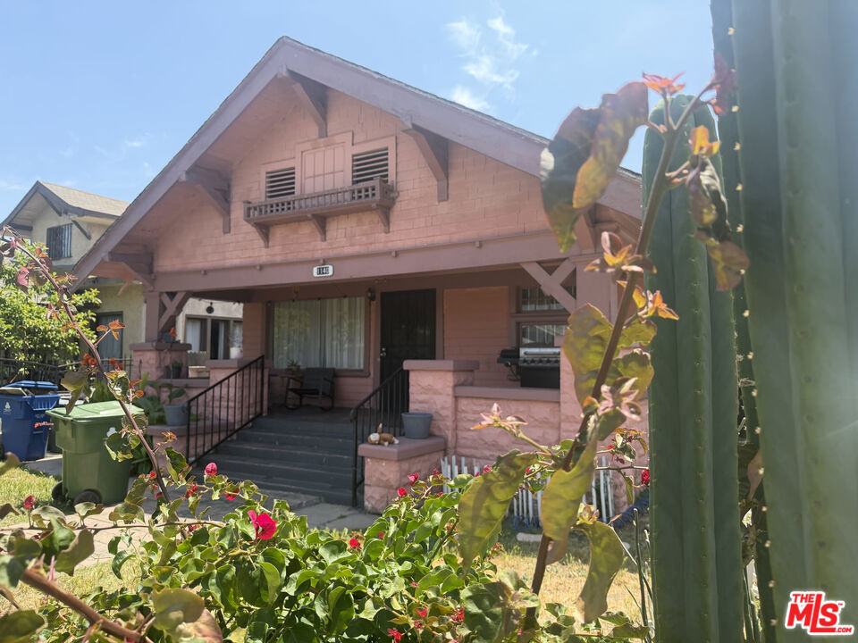 1140 W 51st Place Property Photo 1