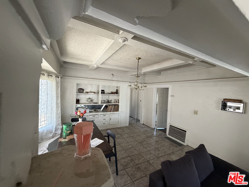 1140 W 51st Place Property Photo 4