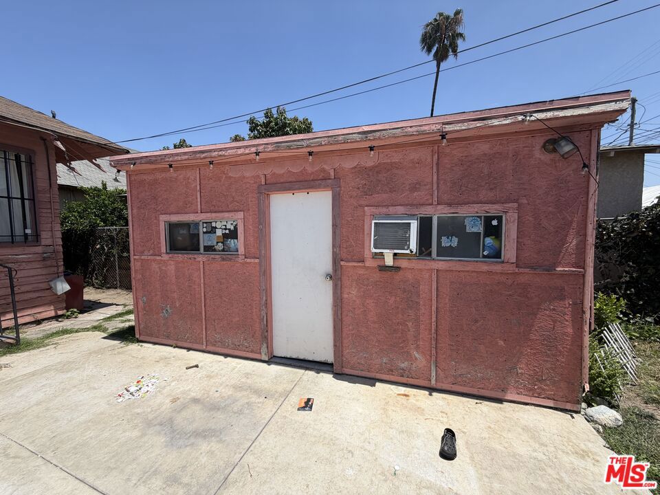 1140 W 51st Place Property Photo 19