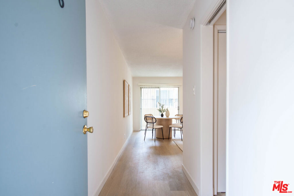 833 5th Street 206 Property Photo 2