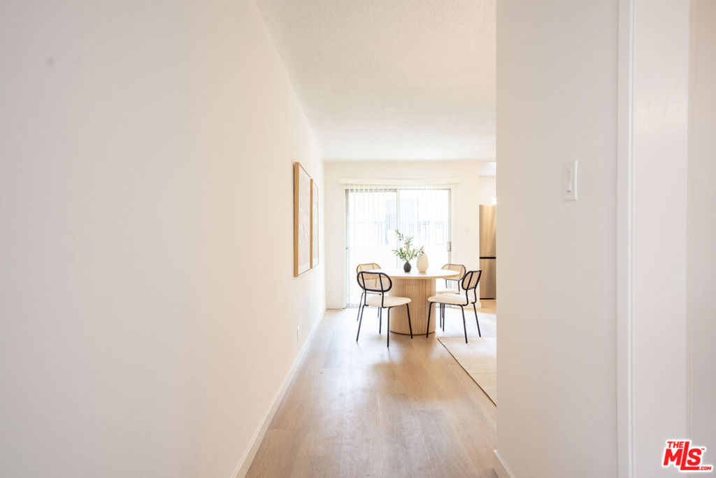 833 5th Street 206 Property Photo 3