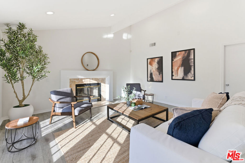 18445 Los Alimos Street Property Photo 8