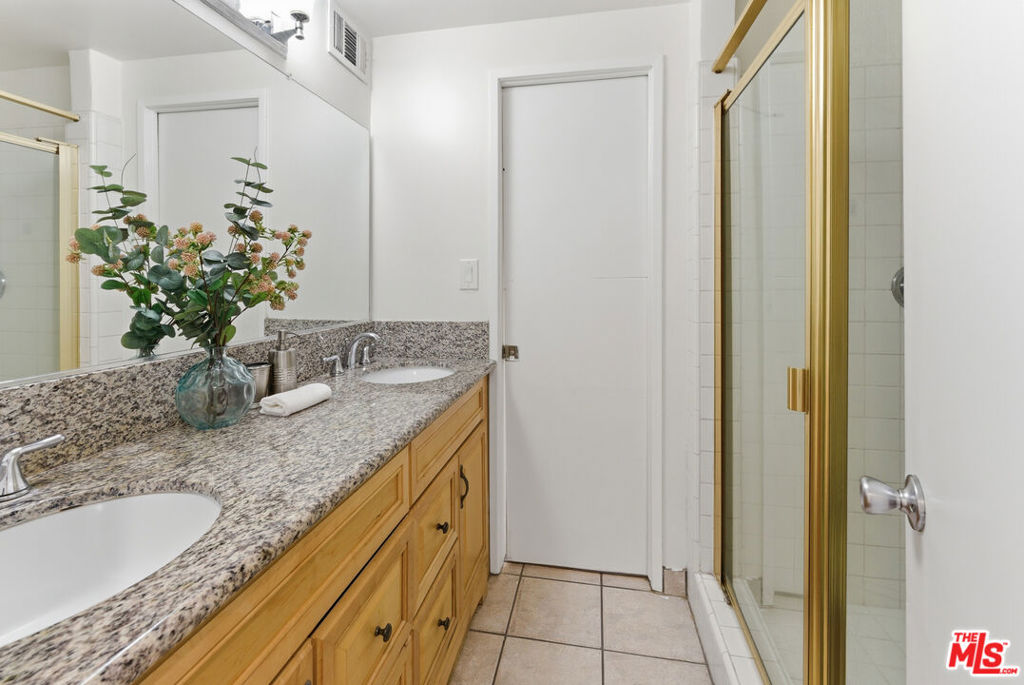 18445 Los Alimos Street Property Photo 14