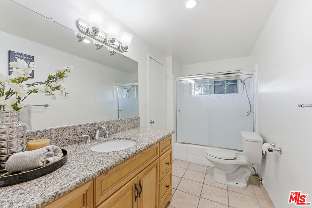 18445 Los Alimos Street Property Photo 16