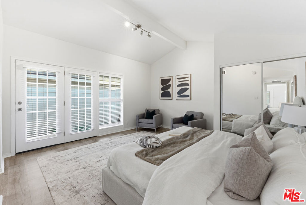 18445 Los Alimos Street Property Photo 18