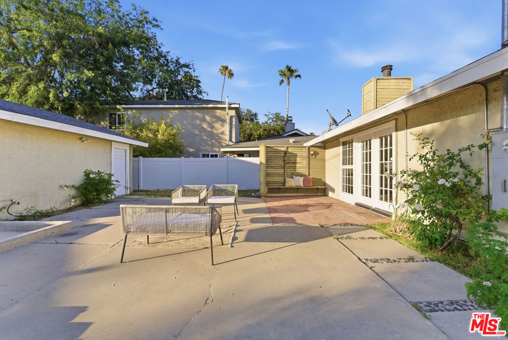18445 Los Alimos Street Property Photo 22